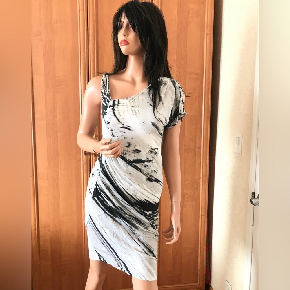Poleci black and white print dress in new condition, no tags. Size XS. Stretchy